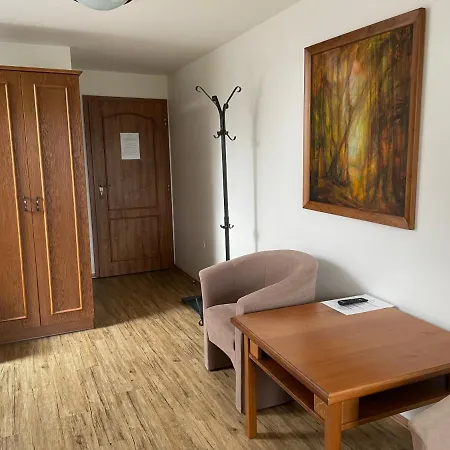 Pod Dratnikem Otel
