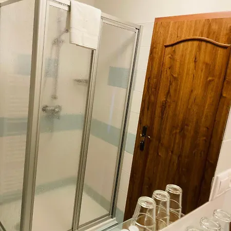Hotell Pod Dratnikem Svratka