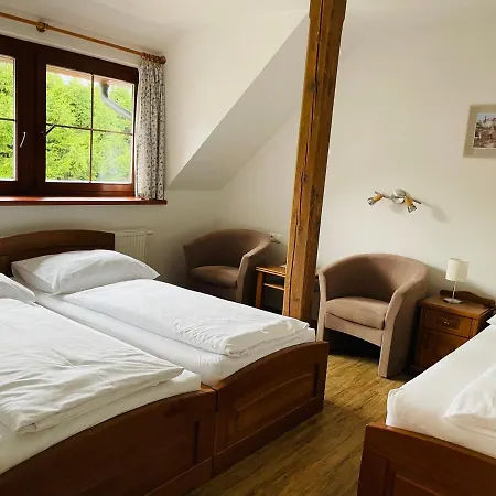 Pod Dratnikem Otel