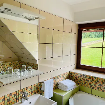 Hotell Pod Dratnikem Svratka