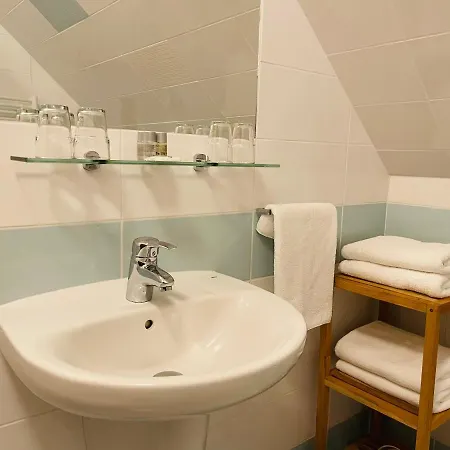 Pod Dratnikem 4*