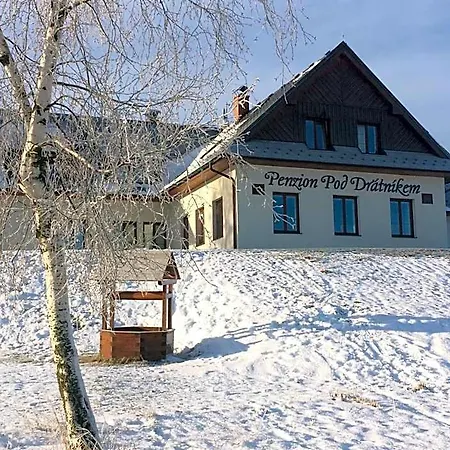 Pod Dratnikem Hotel