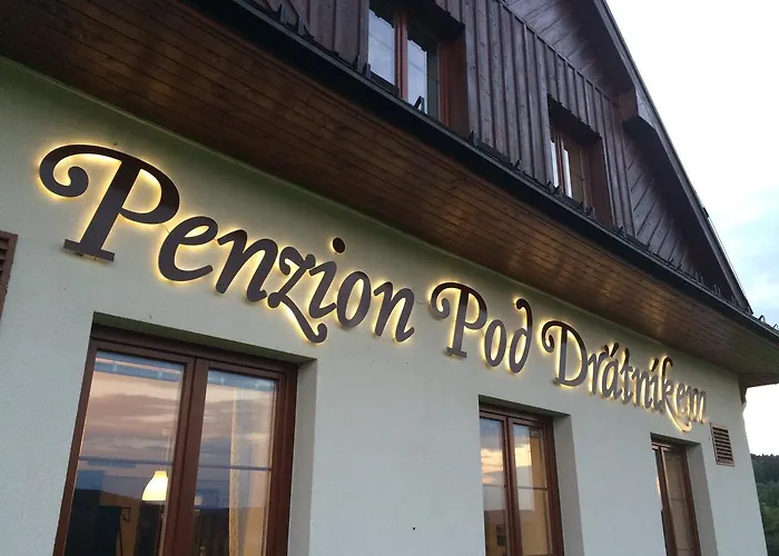 Pod Dratnikem Szálloda Svratka